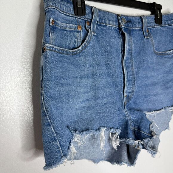 Levi’s 501 Button Fly Jeans Light Wash Straight Leg 33 Classic Vintage Styl - Picture 2 of 9